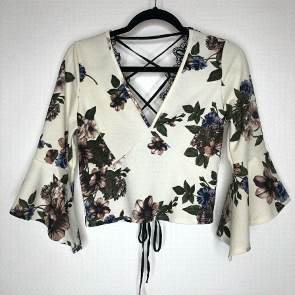 𝅺NEW Mode Boho Floral Bell Sleeve Lace-up Crisscross Back Hippie Sexy Crop Top